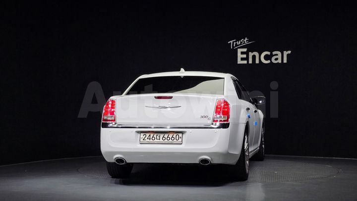 Chrysler 300C 2011 — 4
