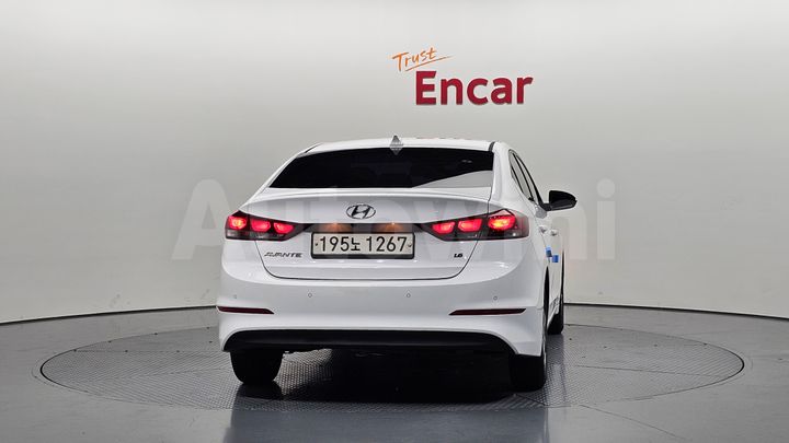 Hyundai Avante 2018 — 3