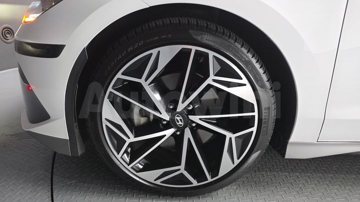 Hyundai Ioniq 2023 — 5
