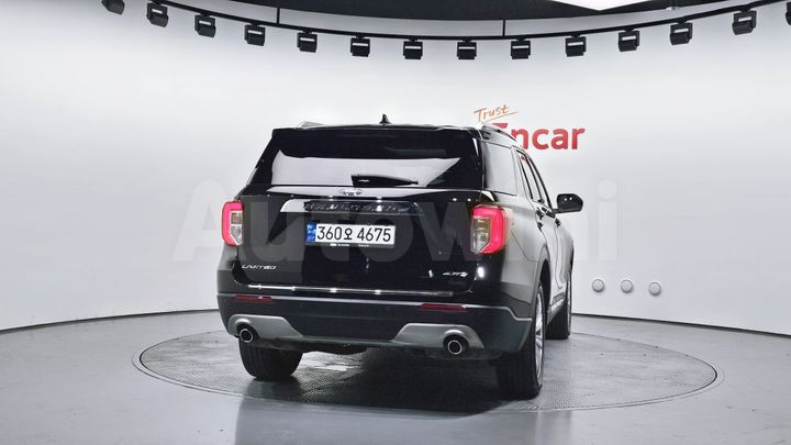 Ford Explorer 2022 — 4