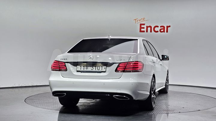 Mercedes-Benz E Class 2016 — 3