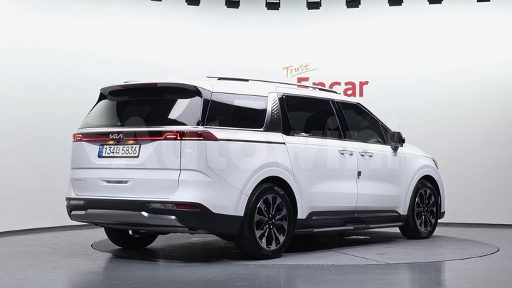 Kia Carnival 2023 — 2