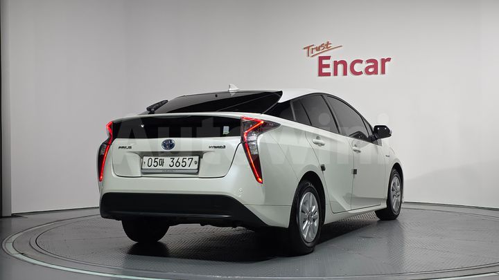 Toyota Prius 2017 — 2