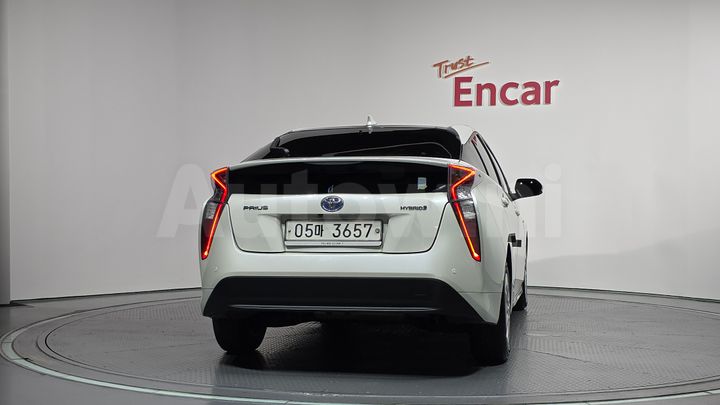 Toyota Prius 2017 — 4