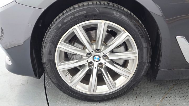 BMW 5 Series 2018 — 5