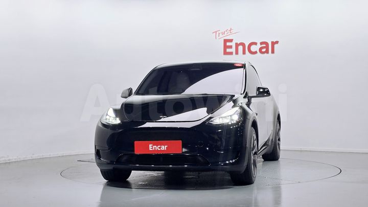 Tesla Model Y 2024 — 3