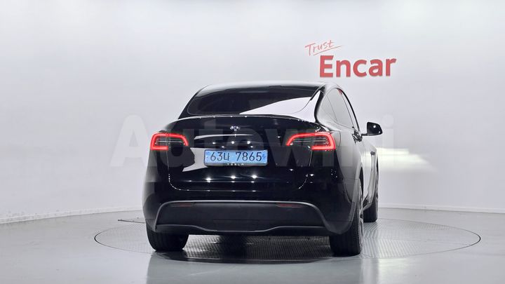Tesla Model Y 2024 — 4