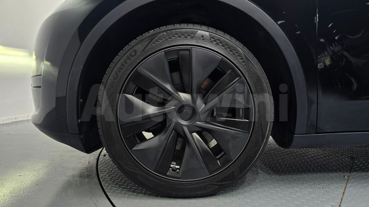 Tesla Model Y 2024 — 5