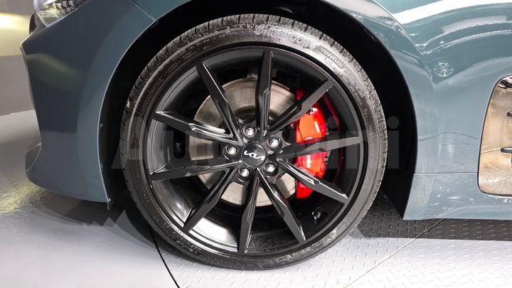 Kia Stinger 2023 — 5