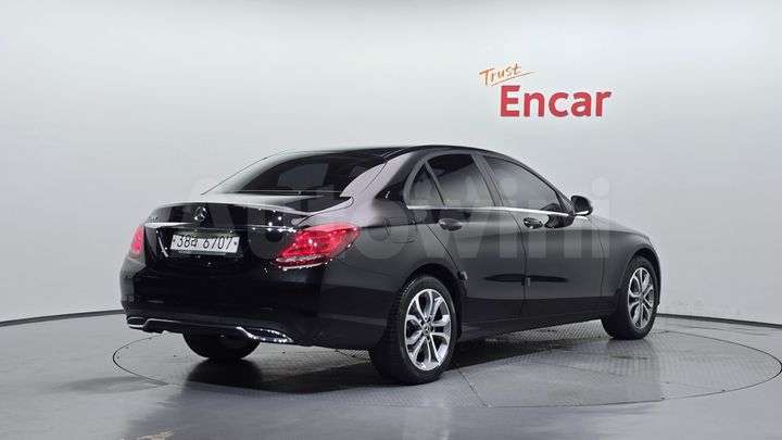 Mercedes-Benz C Class 2018 — 2