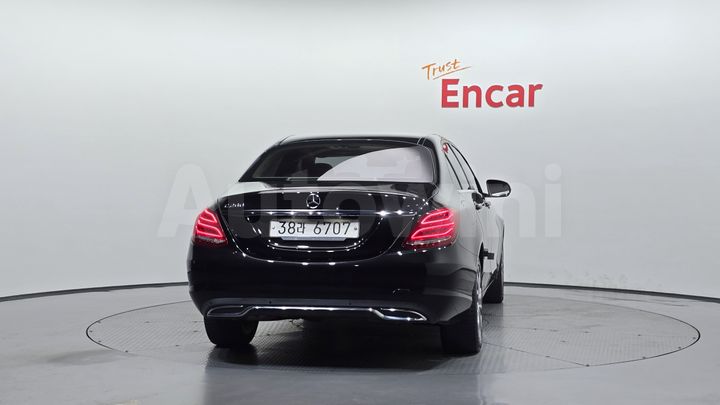 Mercedes-Benz C Class 2018 — 4