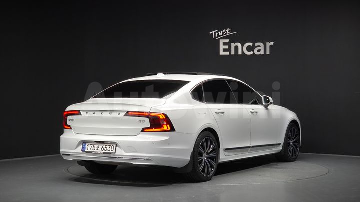 Volvo S90 2023 — 2