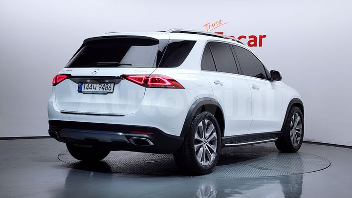 Mercedes Benz GLE Class 2023 — 2