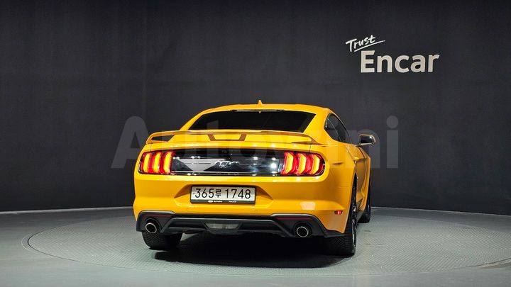 Ford Mustang 2022 — 4