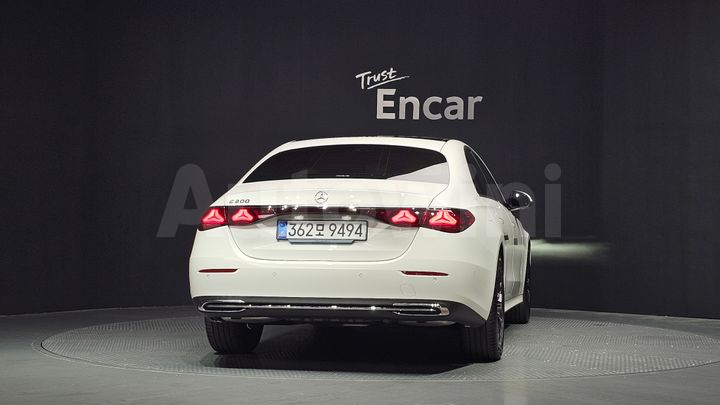 Mercedes-Benz E Class 2026 — 4