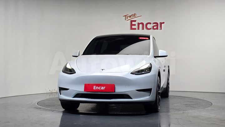 Tesla Model Y 2023 — 3