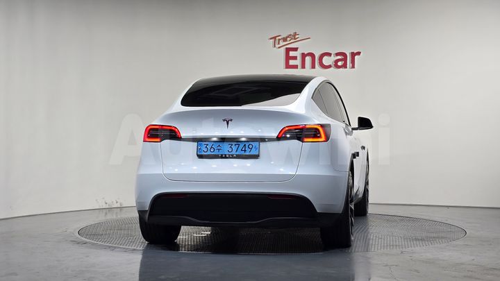 Tesla Model Y 2023 — 4