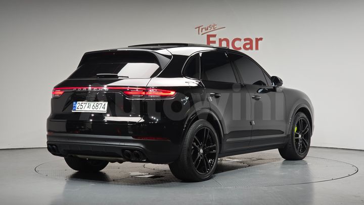 Porsche Cayenne 2023 — 2