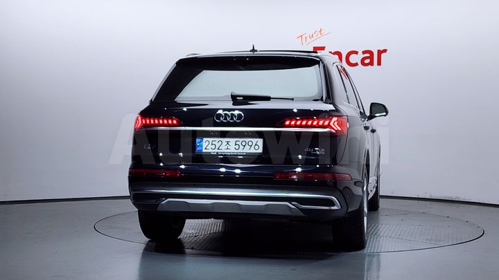 Audi Q7 2021 — 4