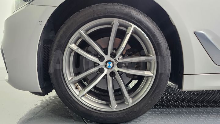 BMW 5 Series 2018 — 5