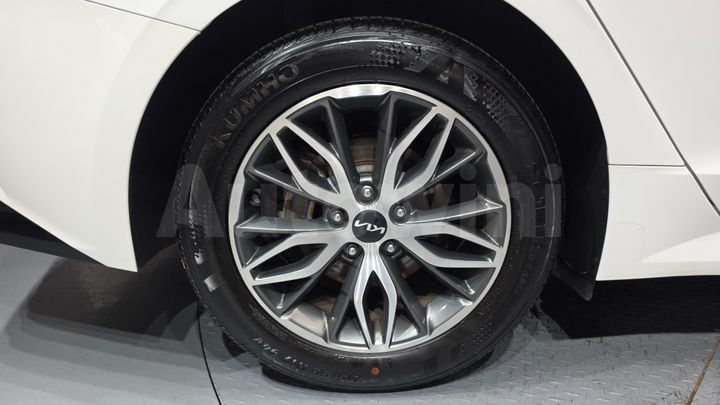 Kia K5 2023 — 5