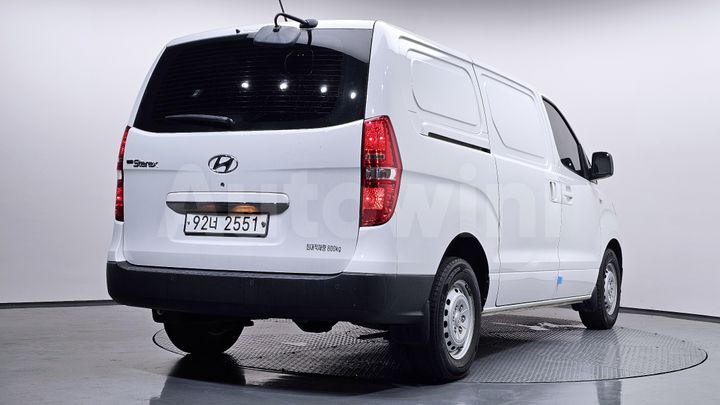 Hyundai Starex 2018 — 2