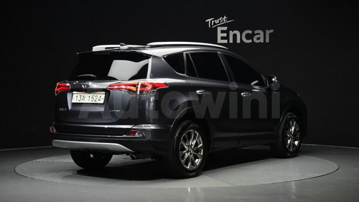 Toyota RAV4 2018 — 2