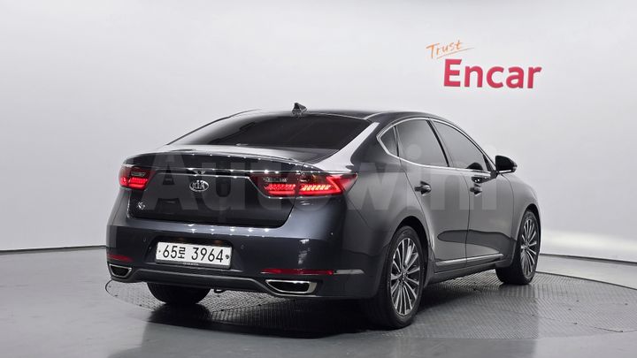 Kia K7 2018 — 2