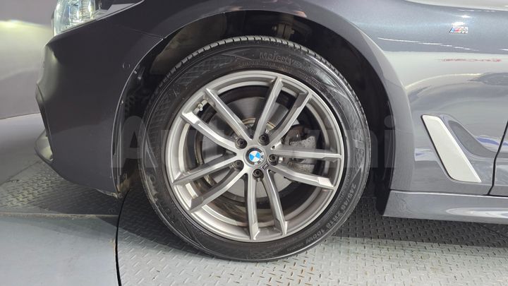 BMW 5 Series 2018 — 5