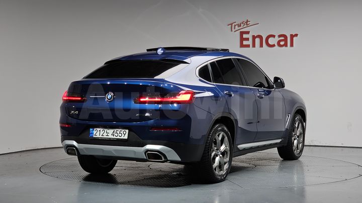 BMW X4 2023 — 2