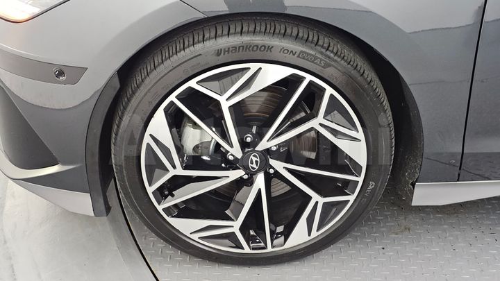 Hyundai Ioniq 2023 — 5
