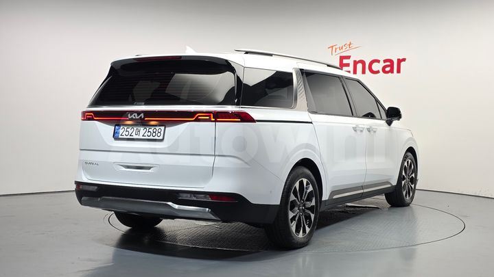 Kia Carnival 2023 — 2