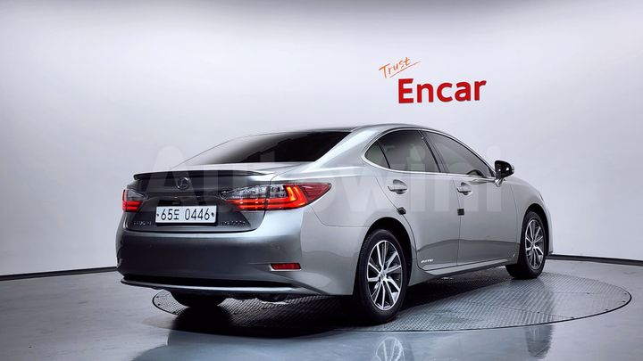 Lexus ES 2016 — 2
