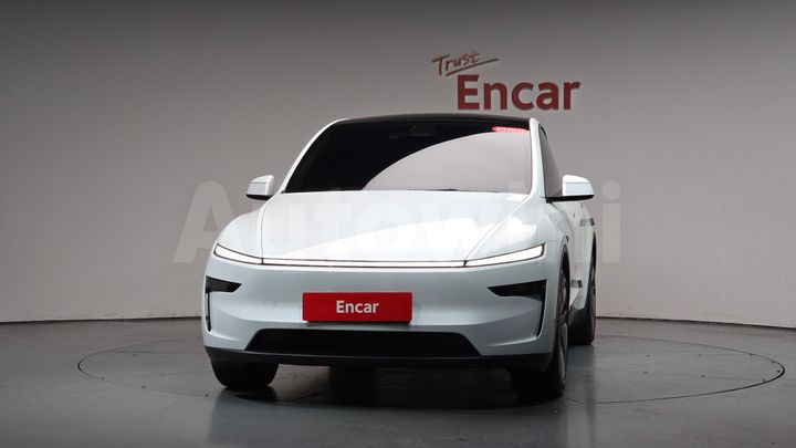 Tesla Model Y 2025 — 2