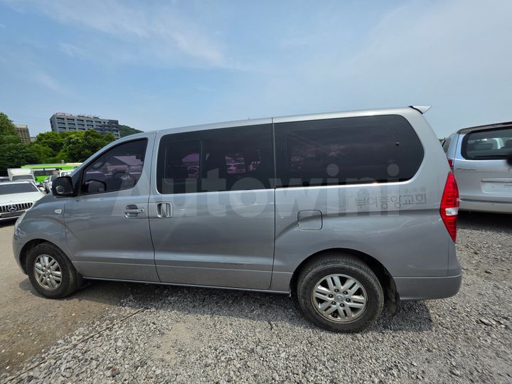 Hyundai Starex 2015 — 2