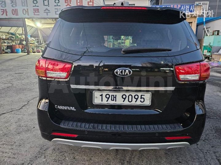 Kia Carnival 2016 KNAMC81ABGS219223 — 3