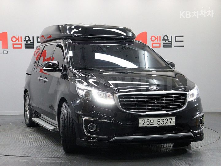 Kia Carnival 2018 KNAME81ABJS373457 — 2