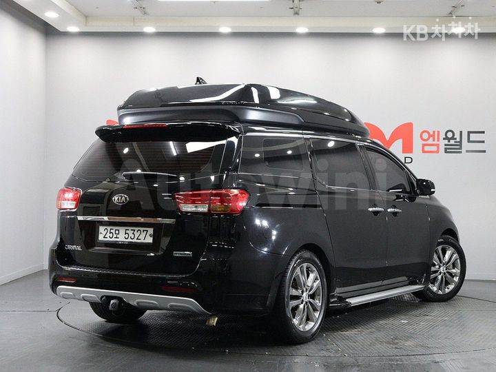 Kia Carnival 2018 KNAME81ABJS373457 — 3
