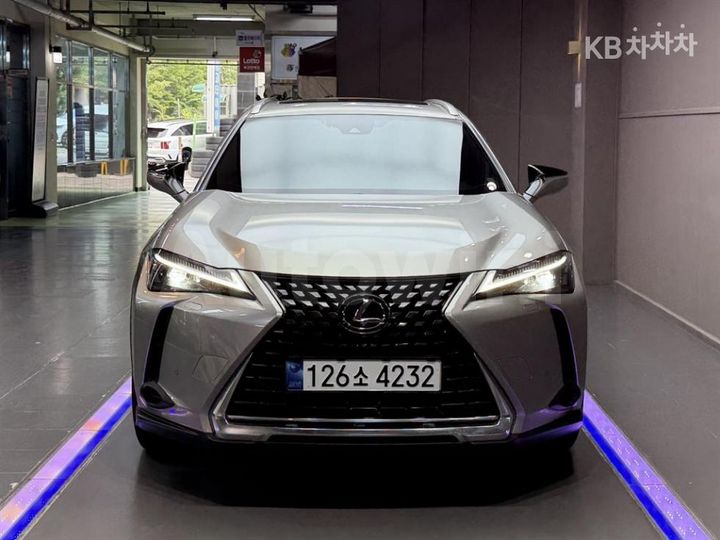 Lexus UX 2024 JTHP6JBHXR2172168 — 3