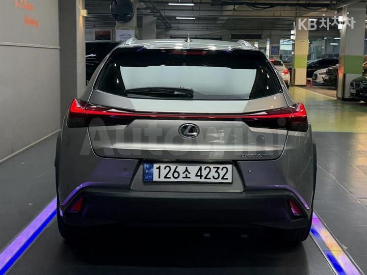Lexus UX 2024 JTHP6JBHXR2172168 — 4