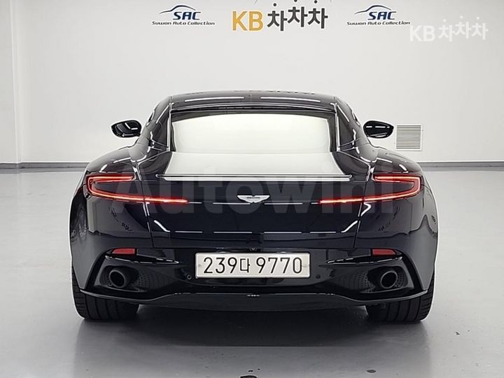 Aston Martin DB 11 2017 — 3