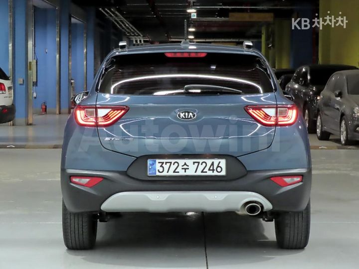Kia Stonic 2018 KNAD6814BJS194395 — 3