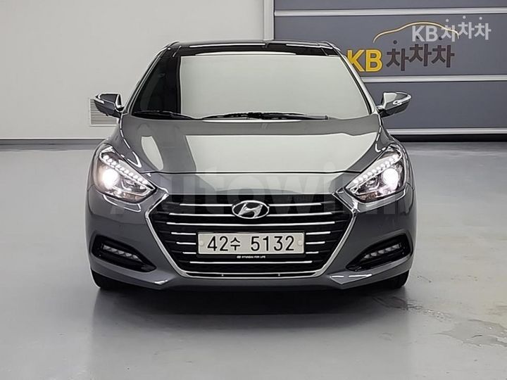 Hyundai i40 2016 KMHLB41UGGU077287 — 2