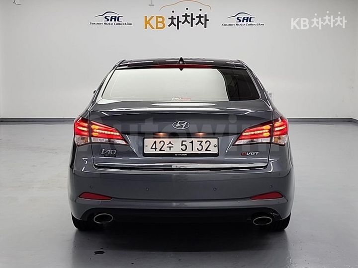 Hyundai i40 2016 KMHLB41UGGU077287 — 3