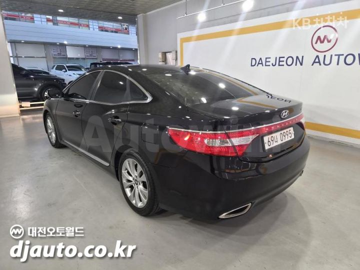 Hyundai Grandeur 2011 — 5