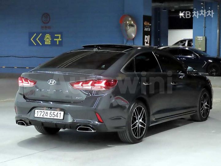 Hyundai Sonata 2019 KMHE341BBKA556415 — 4
