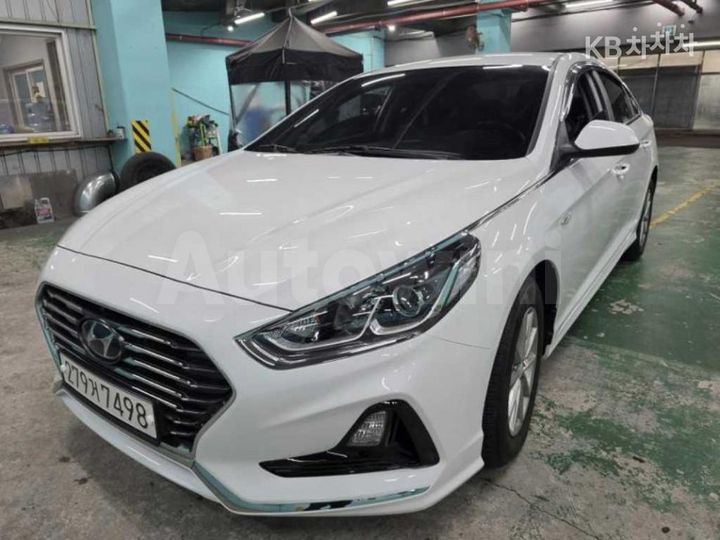 Hyundai Sonata 2018 KMHE341DBJA456079 — 2