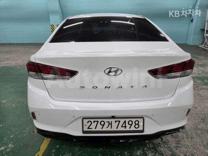 Hyundai Sonata 2018 KMHE341DBJA456079 — 3