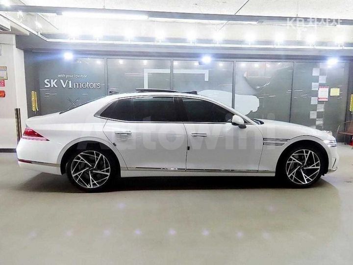 Genesis G90 2022 KMTFA41DDNU015242 — 3