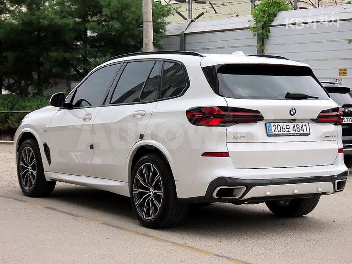 BMW X5 2024 WBA11EV05R9V01110 — 3